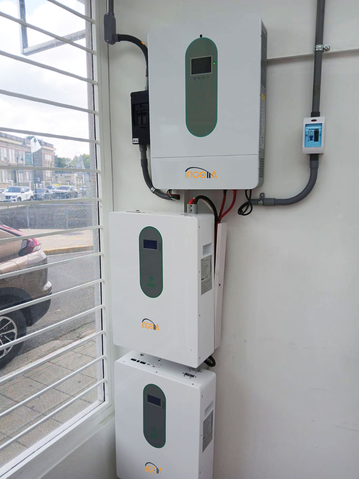 off-grid hybrid inverter & 2*5kwh lifepo4 battery