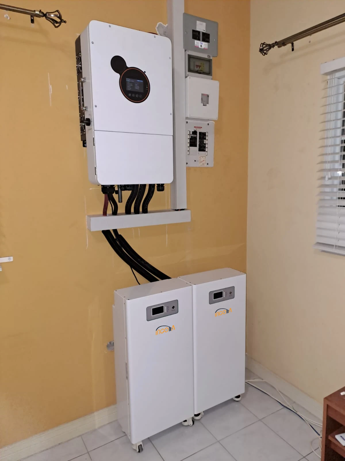 On/Off-grid inverter & 30kwh lifepo4 battery